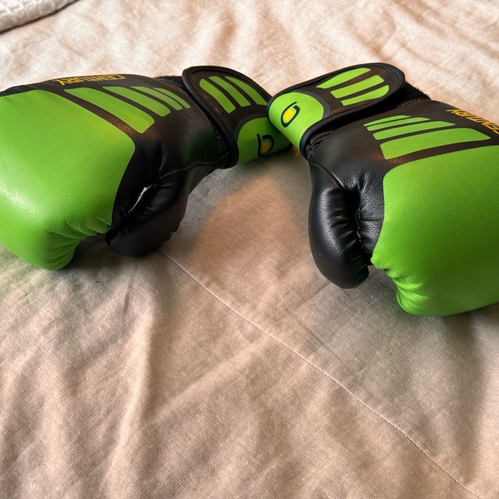 Century lime green and black boxing gloves ****NEW****